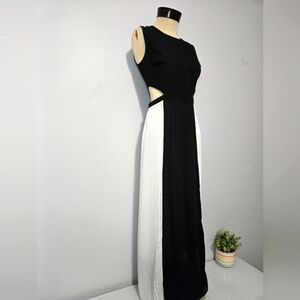 MOLLY BRACKEN NWT black and white  sleeveless maxi dress with cut-out sides. XS